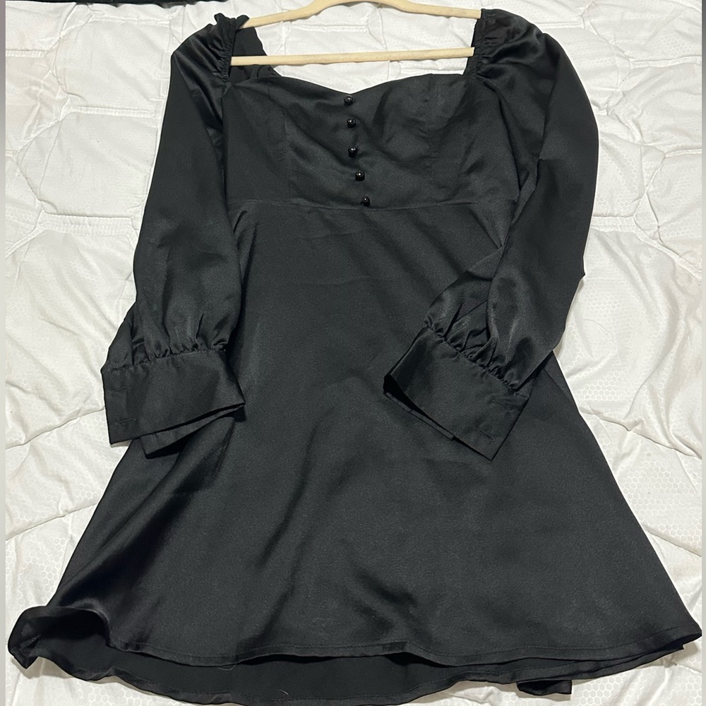 SHEIN
Classy Black Silk Dress
Size Small